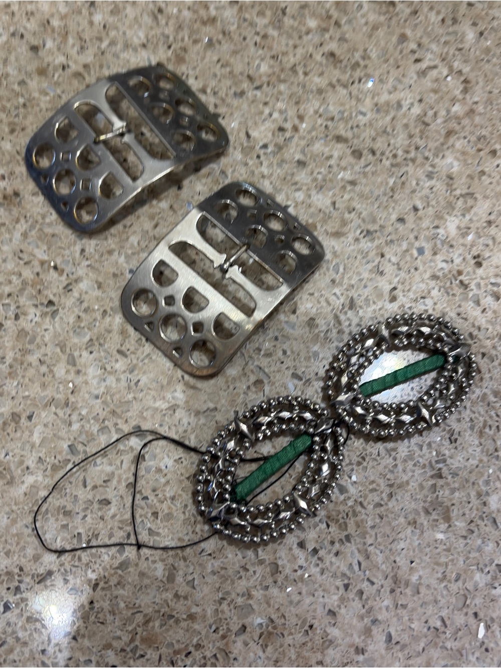 Vintage Silver-Tone Oval Link Fashion Belt Connector with Green Inlay